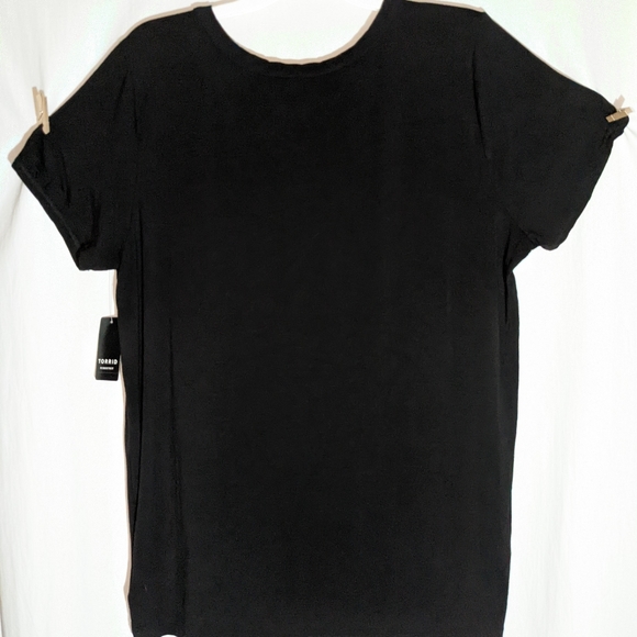 🖤 NEW Torrid Super Soft Cutout / Slashed Top Size 2 - Picture 7 of 11